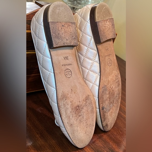 Chanel interlocking CC Bow Accent Ballet Flats in gold - Picture 12 of 12